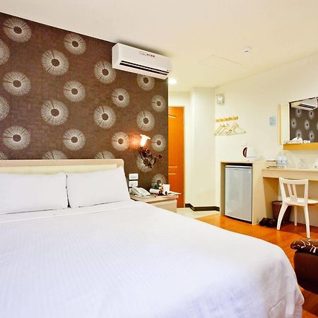 Green Park Commercial Hotel Tainan Esterno foto