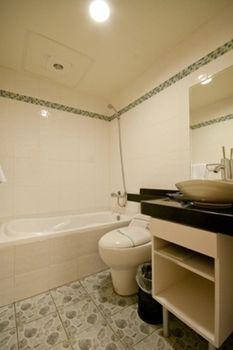 Green Park Commercial Hotel Tainan Esterno foto