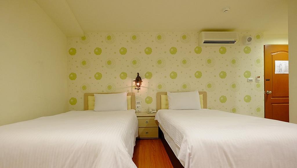 Green Park Commercial Hotel Tainan Esterno foto