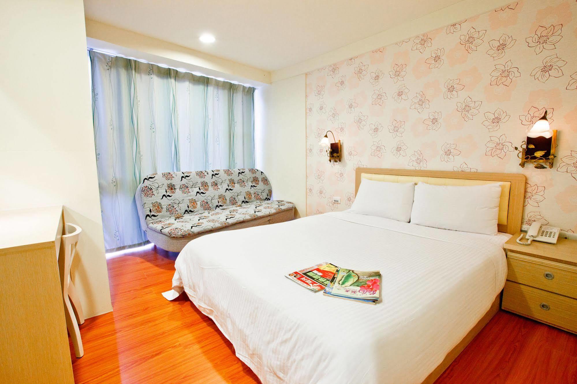 Green Park Commercial Hotel Tainan Esterno foto