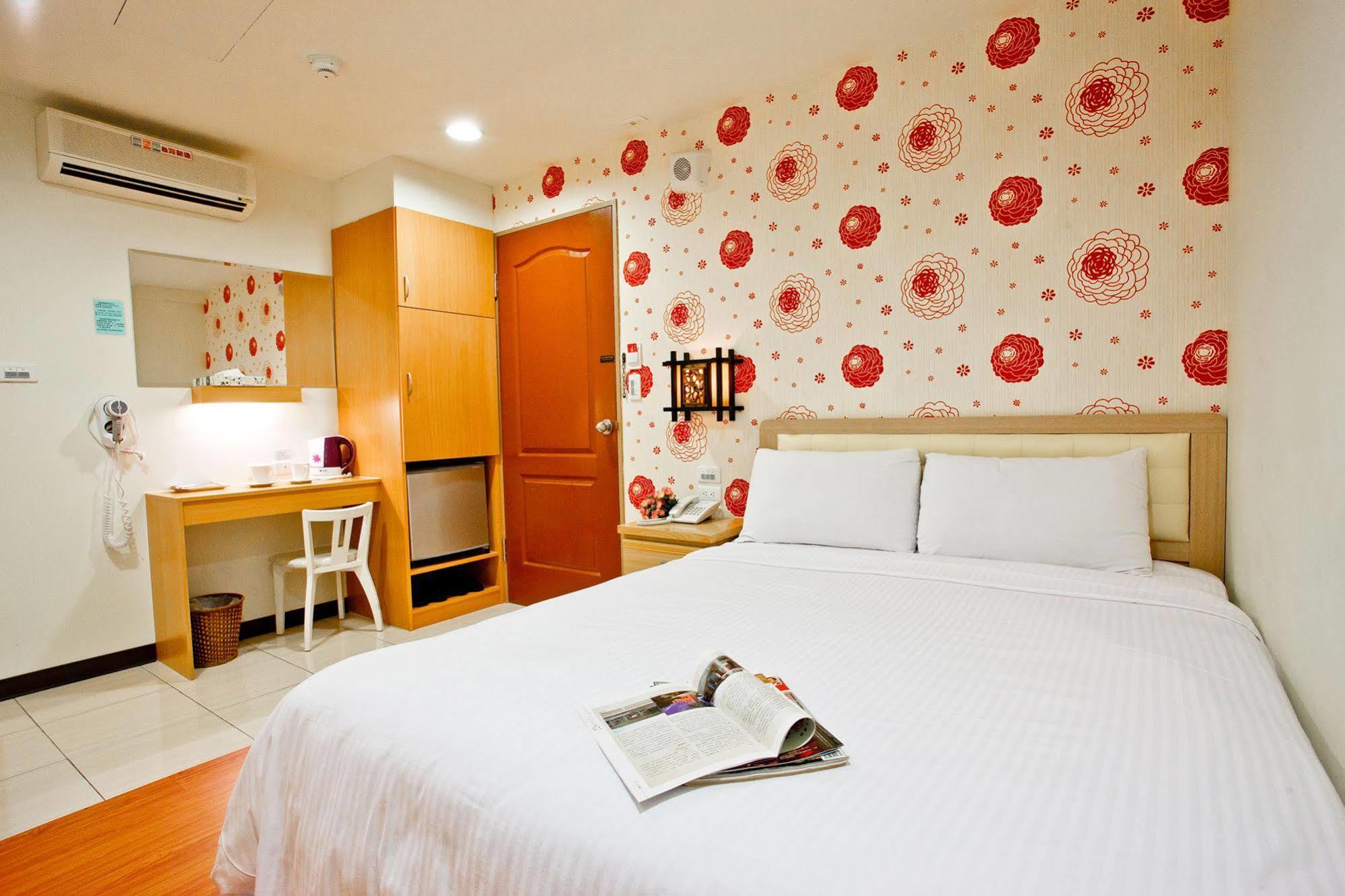 Green Park Commercial Hotel Tainan Esterno foto