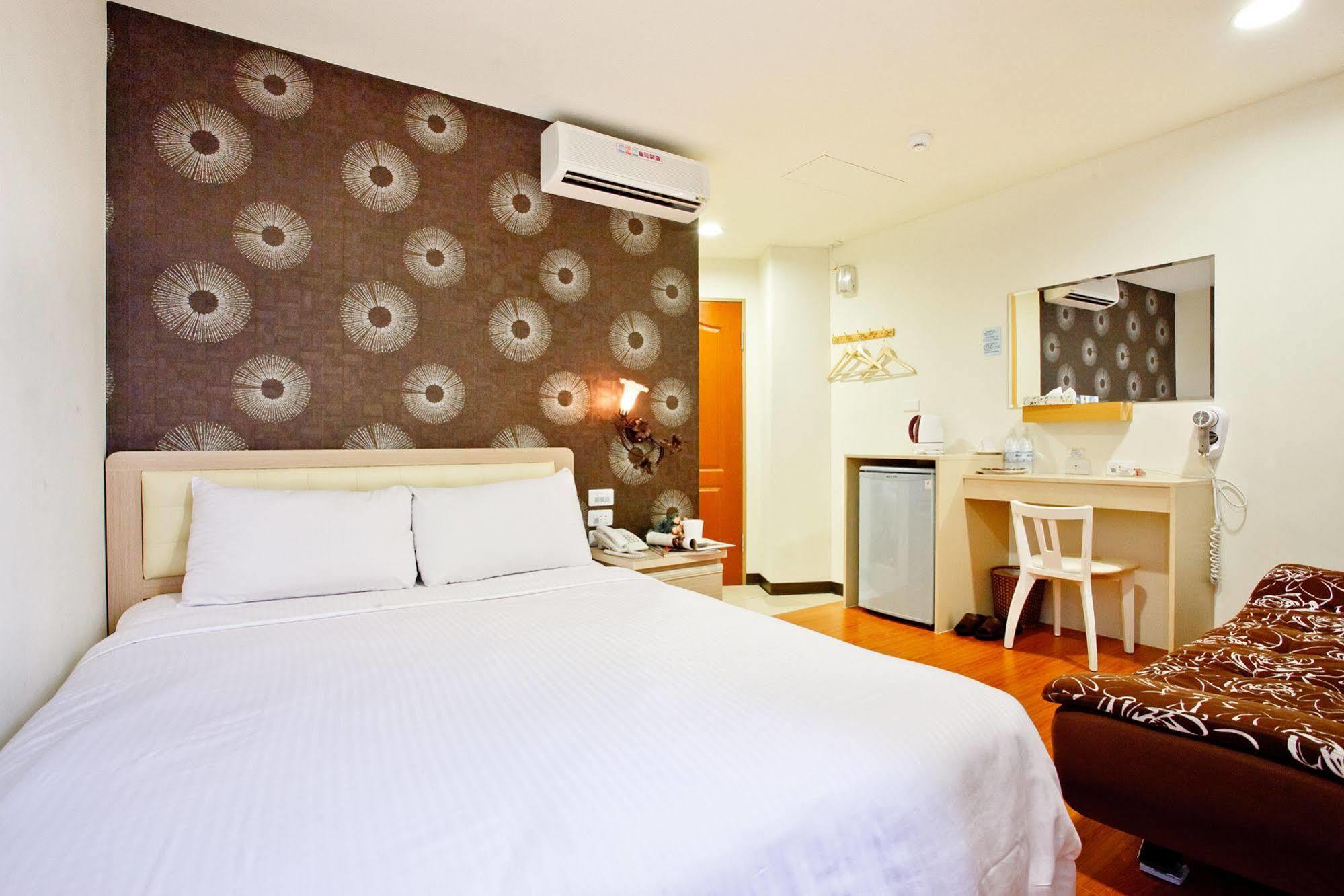 Green Park Commercial Hotel Tainan Esterno foto