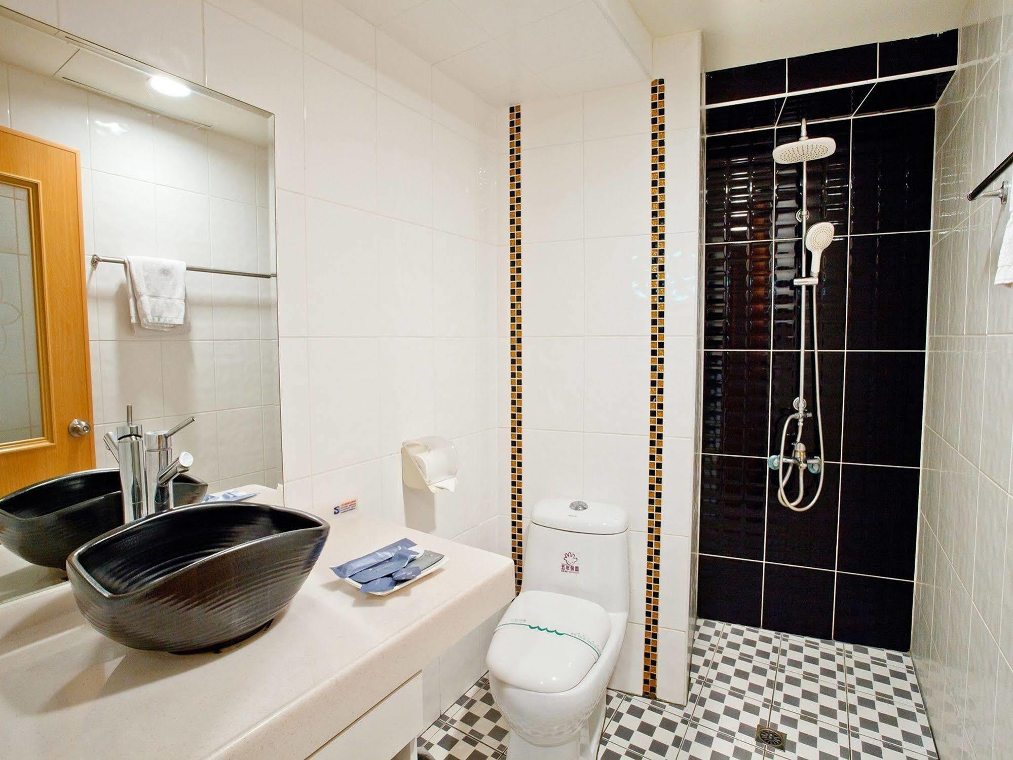 Green Park Commercial Hotel Tainan Esterno foto