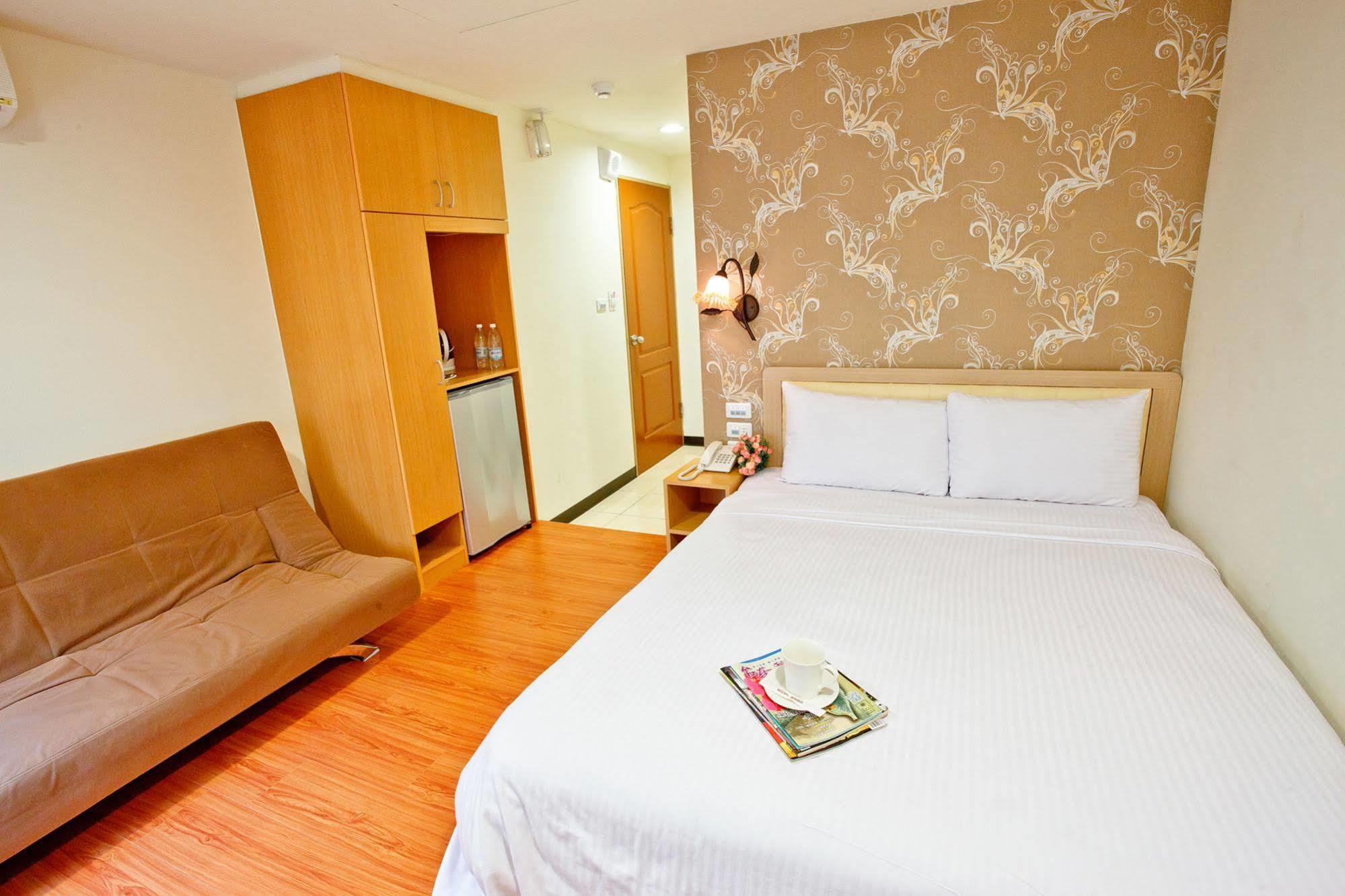 Green Park Commercial Hotel Tainan Esterno foto