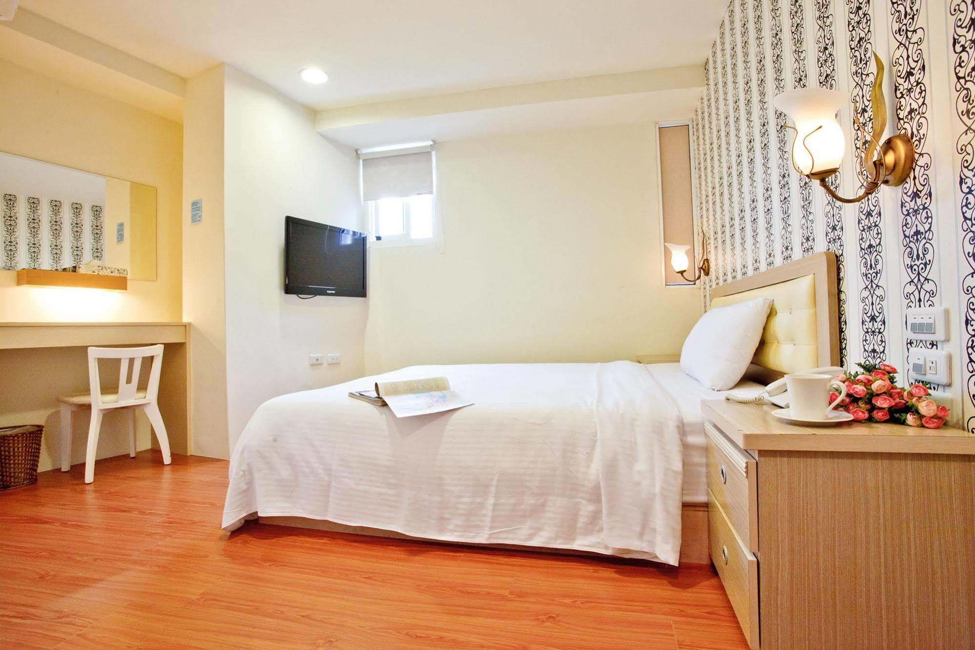 Green Park Commercial Hotel Tainan Esterno foto